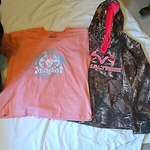 Womens Realtree sweatshirt and t-shirt Clearance